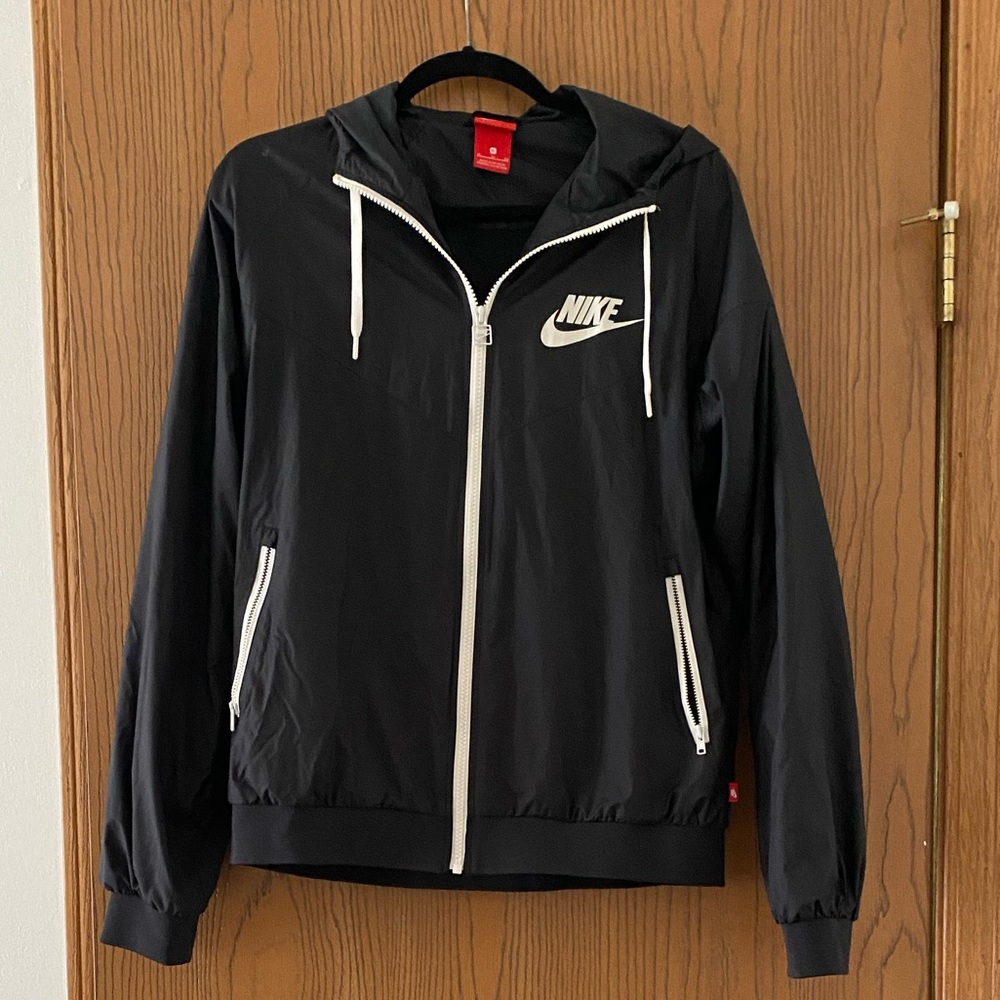 Nike Wind Breaker with hood